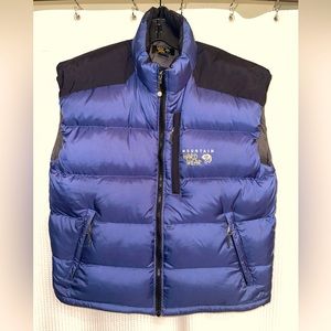 Mountain HardWear size Men’s L in like new condition Navy Blue